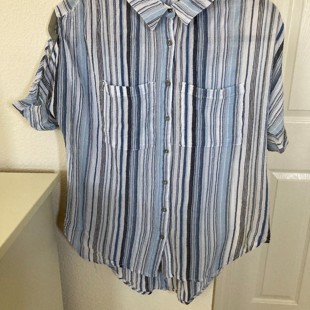Stripe cut sleeve detail blouse